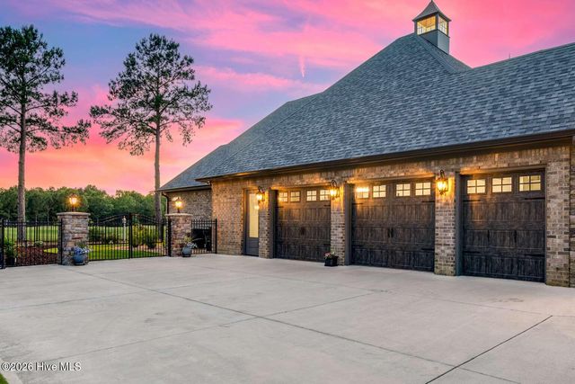127 Legacy Lakes Drive, Wallace, NC 28466