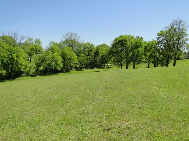 4 Cothran Rd, Columbia, TN 38401