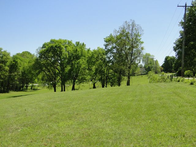 4 Cothran Rd, Columbia, TN 38401