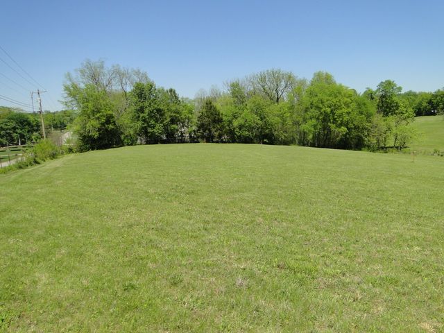 4 Cothran Rd, Columbia, TN 38401