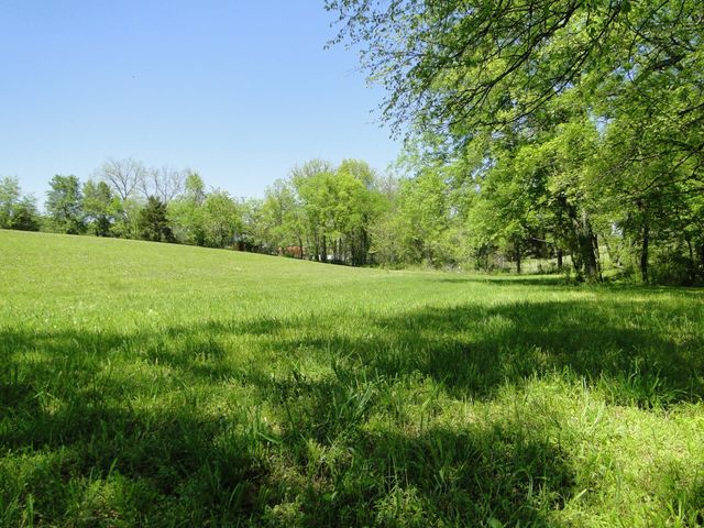 4 Cothran Rd, Columbia, TN 38401