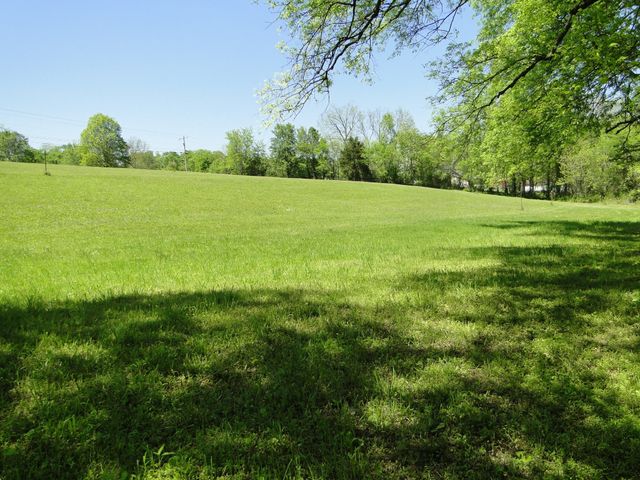 4 Cothran Rd, Columbia, TN 38401