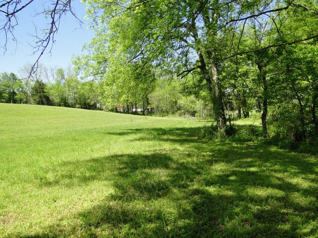 4 Cothran Rd, Columbia, TN 38401