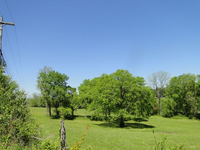 4 Cothran Rd, Columbia, TN 38401