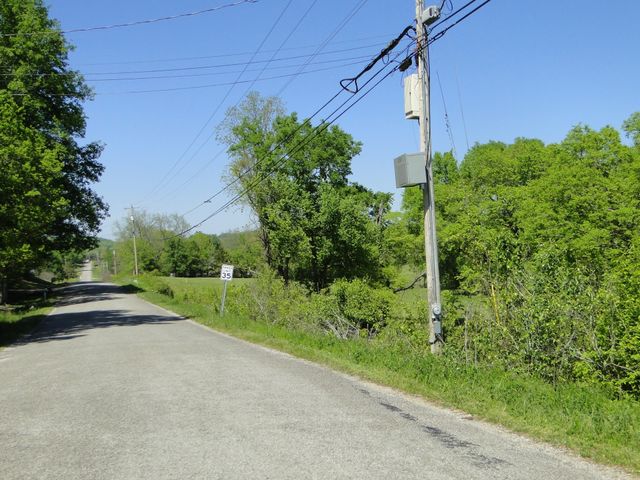 4 Cothran Rd, Columbia, TN 38401