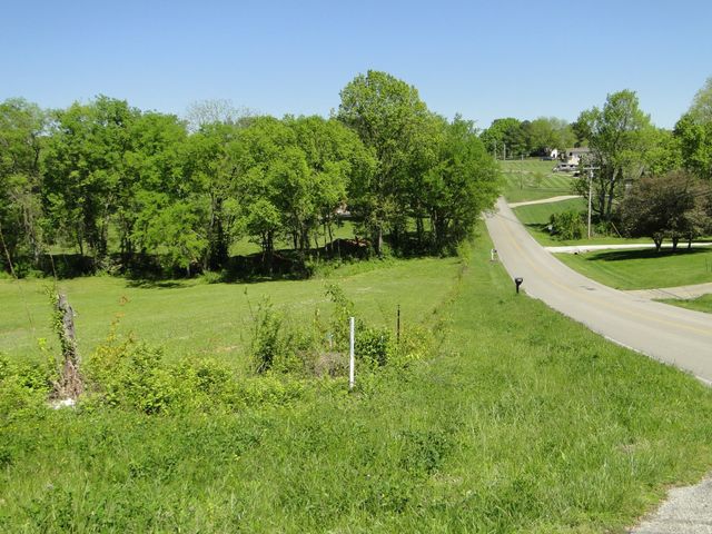 4 Cothran Rd, Columbia, TN 38401