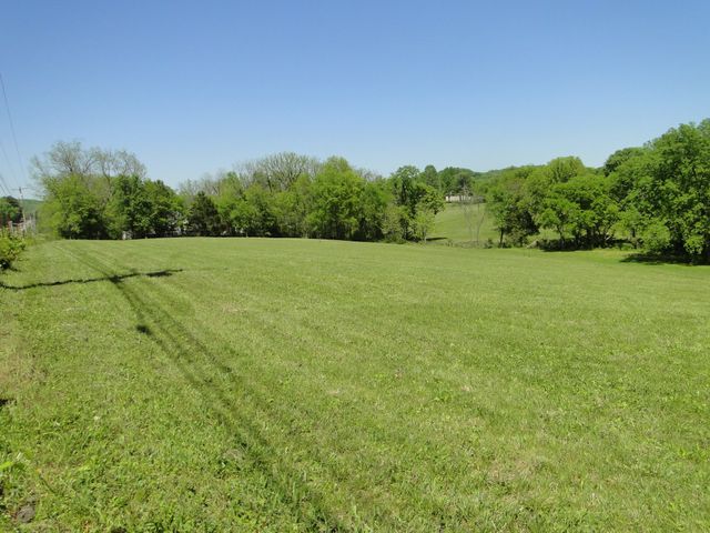 4 Cothran Rd, Columbia, TN 38401