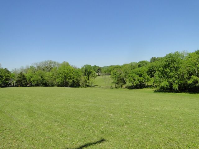 4 Cothran Rd, Columbia, TN 38401