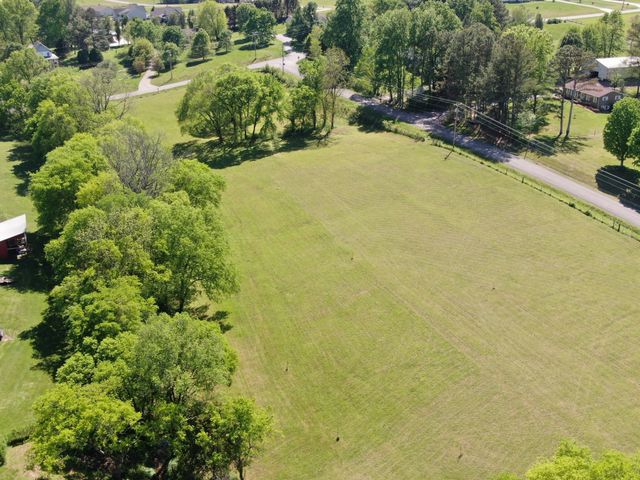 4 Cothran Rd, Columbia, TN 38401