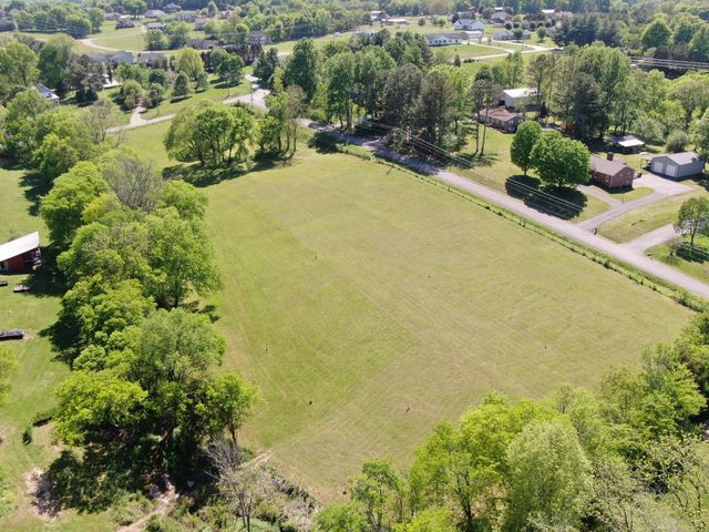 4 Cothran Rd, Columbia, TN 38401