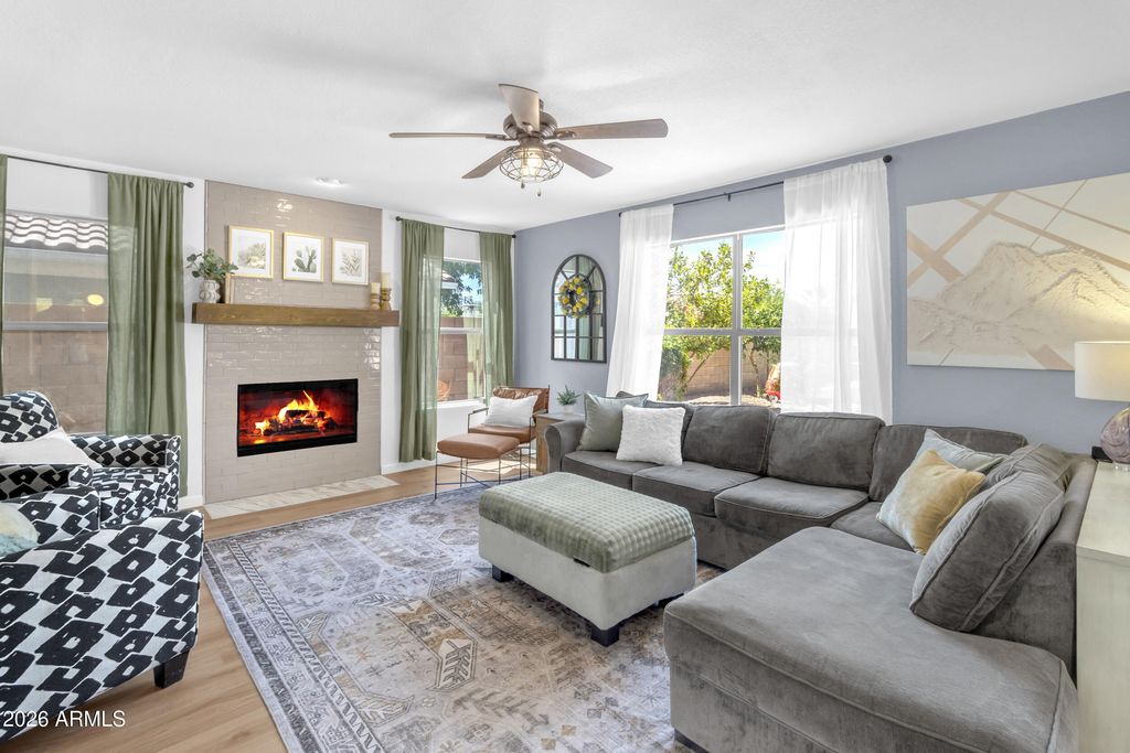 534 E KYLE Court, Gilbert, AZ 85296