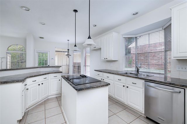 107 N Sunny Slope Circle, The Woodlands, TX 77381