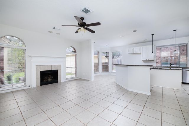 107 N Sunny Slope Circle, The Woodlands, TX 77381