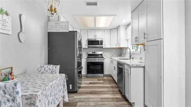 2915 Deacon 17, Simi Valley, CA 93065