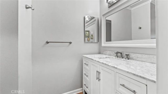2915 Deacon 17, Simi Valley, CA 93065