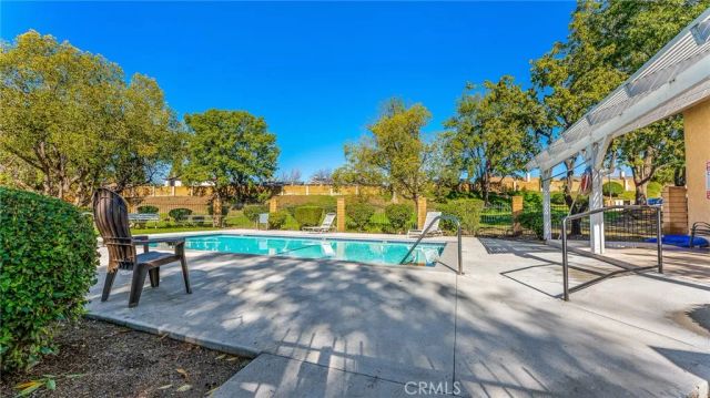 2915 Deacon 17, Simi Valley, CA 93065