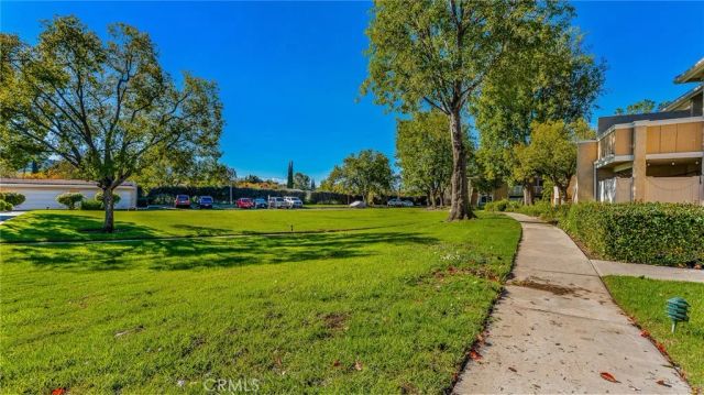 2915 Deacon 17, Simi Valley, CA 93065