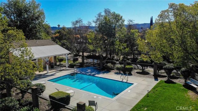 2915 Deacon 17, Simi Valley, CA 93065
