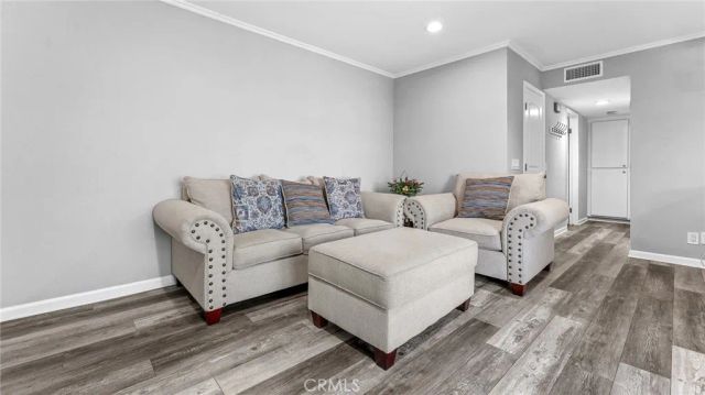 2915 Deacon 17, Simi Valley, CA 93065