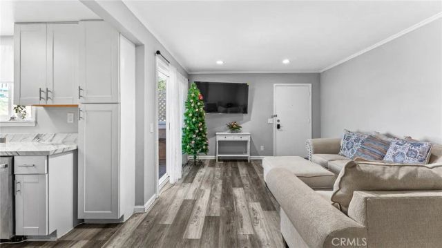 2915 Deacon 17, Simi Valley, CA 93065