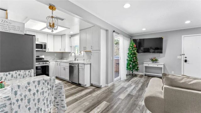 2915 Deacon 17, Simi Valley, CA 93065