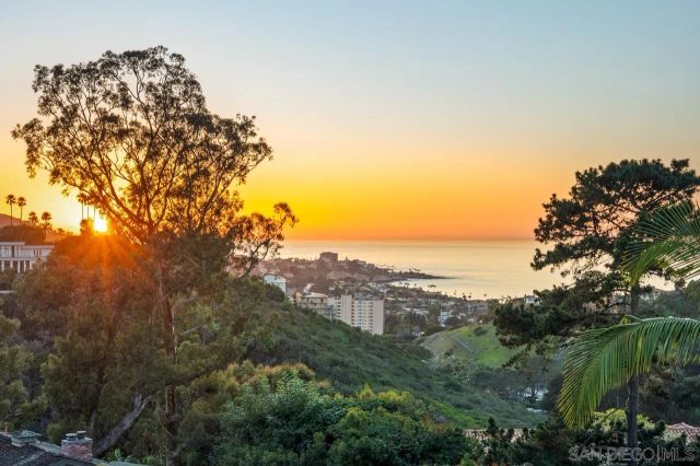 8080 La Jolla Scenic Dr North, La Jolla, CA 92037