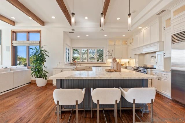 8080 La Jolla Scenic Dr North, La Jolla, CA 92037