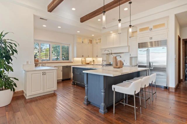8080 La Jolla Scenic Dr North, La Jolla, CA 92037