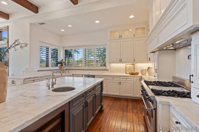 8080 La Jolla Scenic Dr North, La Jolla, CA 92037