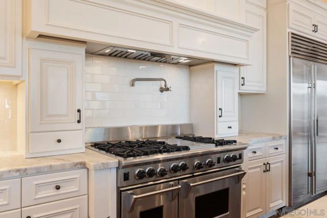 8080 La Jolla Scenic Dr North, La Jolla, CA 92037