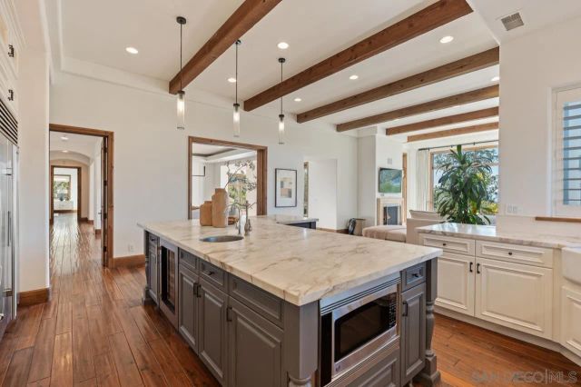 8080 La Jolla Scenic Dr North, La Jolla, CA 92037