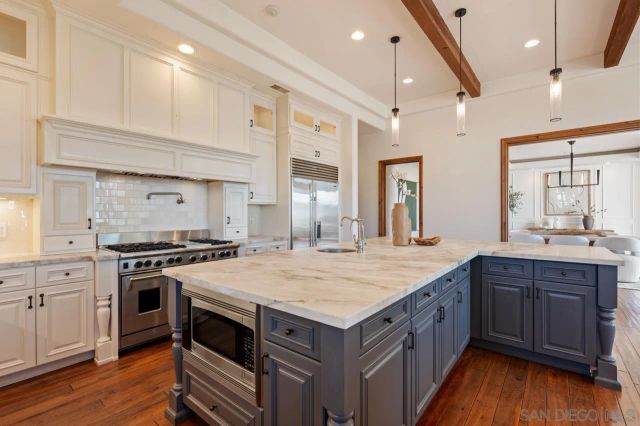 8080 La Jolla Scenic Dr North, La Jolla, CA 92037