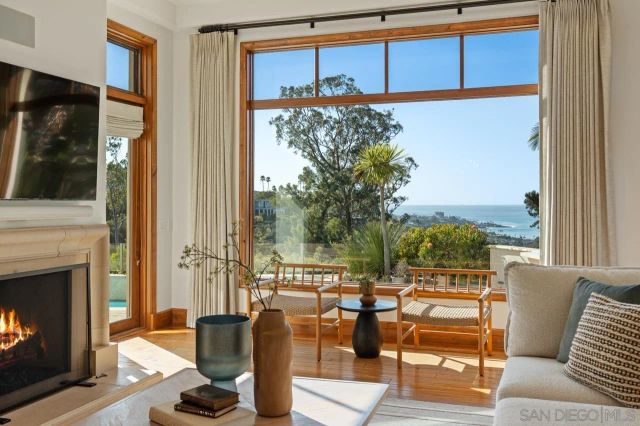 8080 La Jolla Scenic Dr North, La Jolla, CA 92037