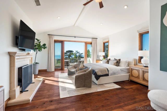 8080 La Jolla Scenic Dr North, La Jolla, CA 92037