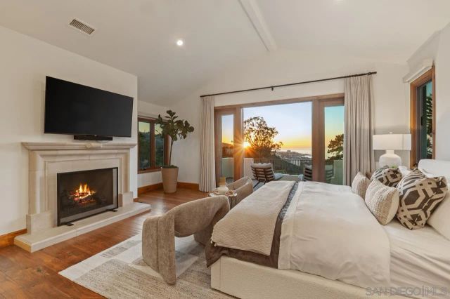 8080 La Jolla Scenic Dr North, La Jolla, CA 92037