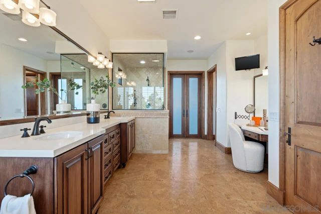8080 La Jolla Scenic Dr North, La Jolla, CA 92037
