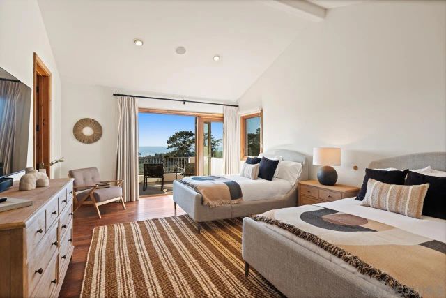 8080 La Jolla Scenic Dr North, La Jolla, CA 92037