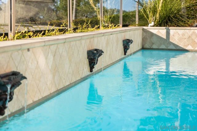 8080 La Jolla Scenic Dr North, La Jolla, CA 92037