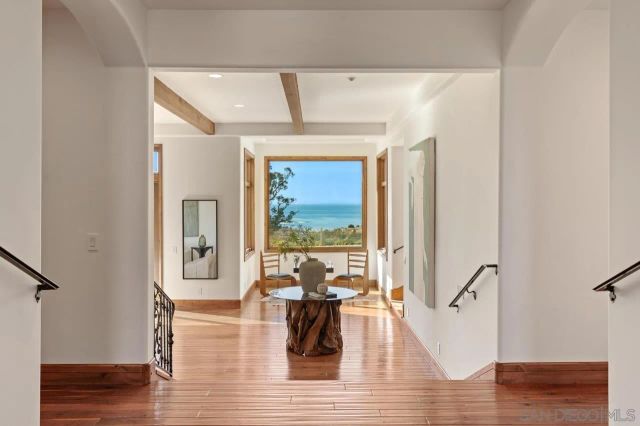 8080 La Jolla Scenic Dr North, La Jolla, CA 92037