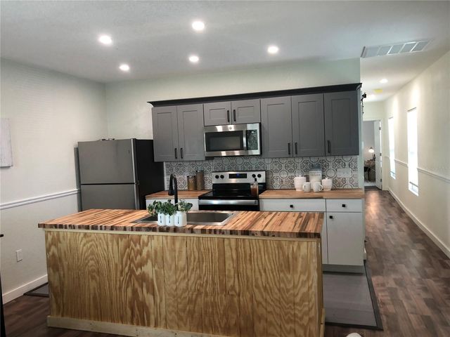 1321 W NORTH B STREET, Tampa, FL 33606