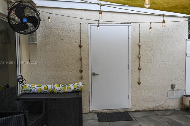 1430 Cottonwood Cir, Weston, FL 33326