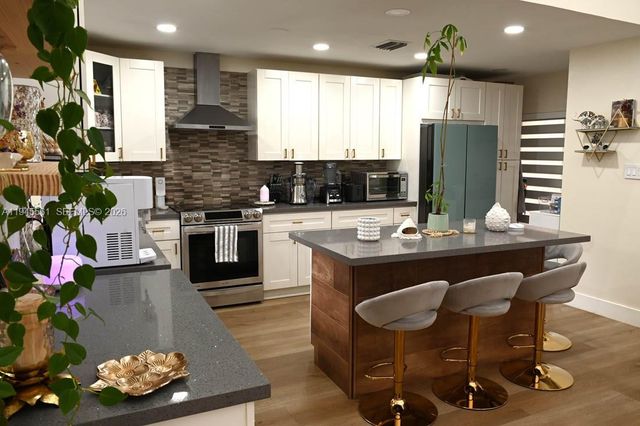 1430 Cottonwood Cir, Weston, FL 33326