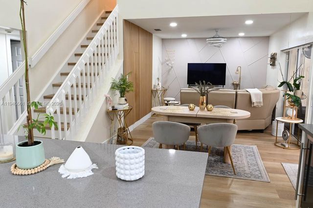 1430 Cottonwood Cir, Weston, FL 33326