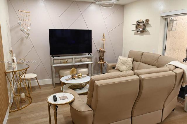 1430 Cottonwood Cir, Weston, FL 33326