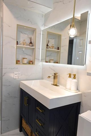 1430 Cottonwood Cir, Weston, FL 33326