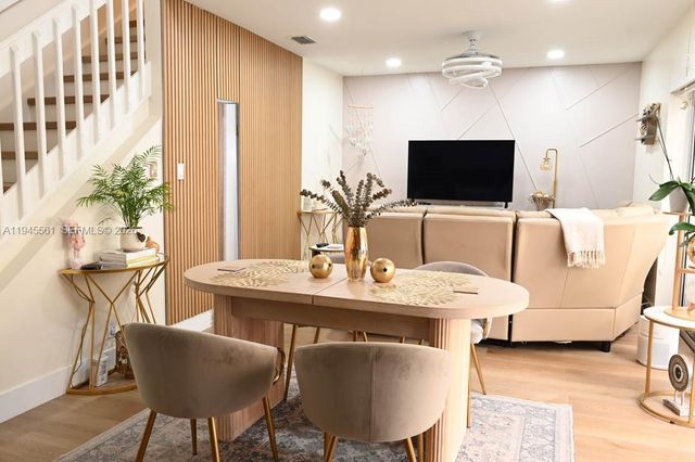 1430 Cottonwood Cir, Weston, FL 33326