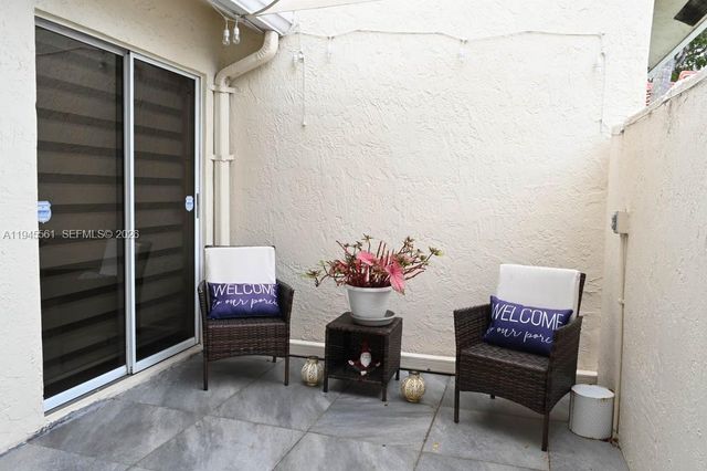 1430 Cottonwood Cir, Weston, FL 33326