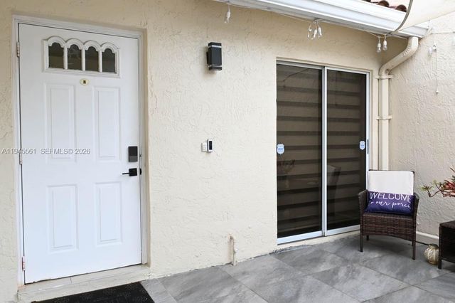 1430 Cottonwood Cir, Weston, FL 33326