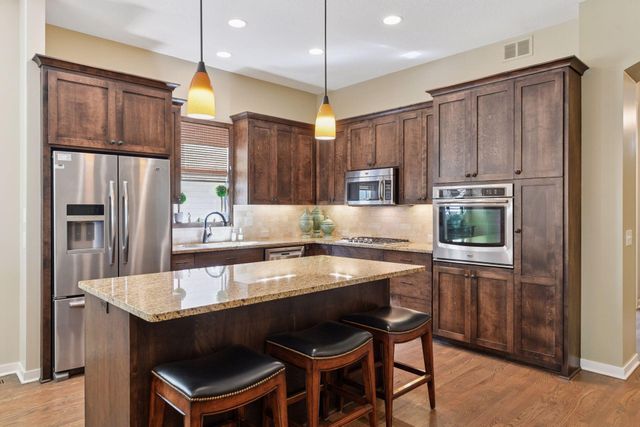 25 Riley Ridge, Chanhassen, MN 55317