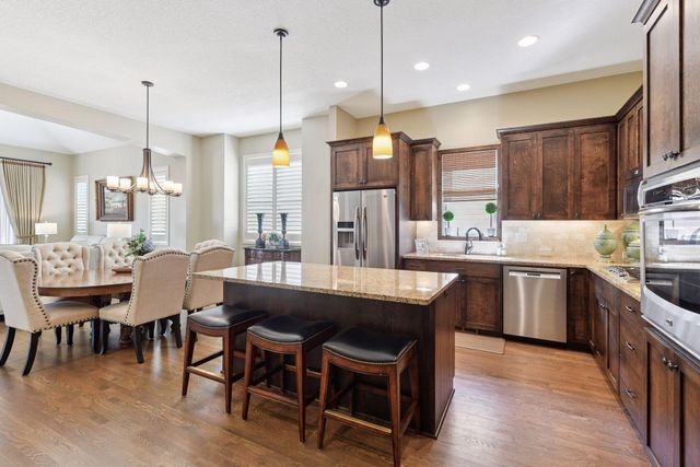 25 Riley Ridge, Chanhassen, MN 55317